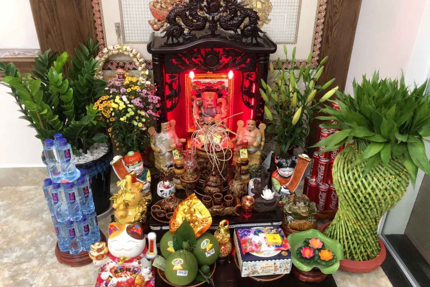 Cần xử lý bàn thờ cũ khi chuyển ban thần tài