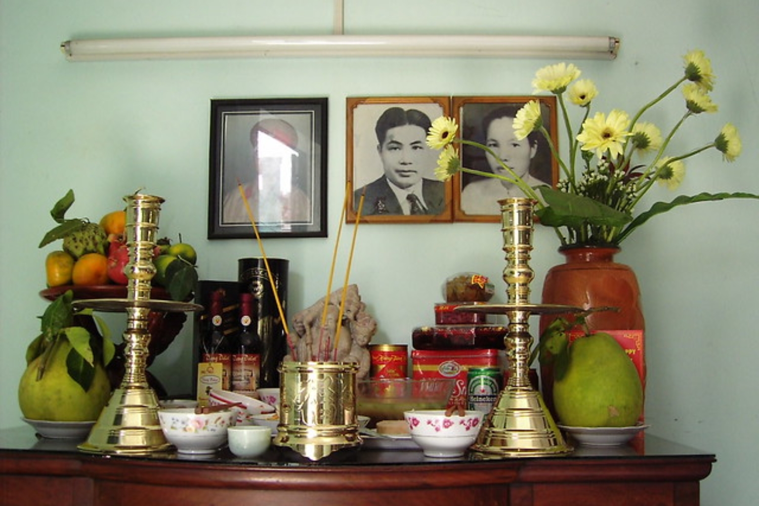 Hướng dẫn chi tiết về vị trí đặt ảnh thờ trên bàn thờ