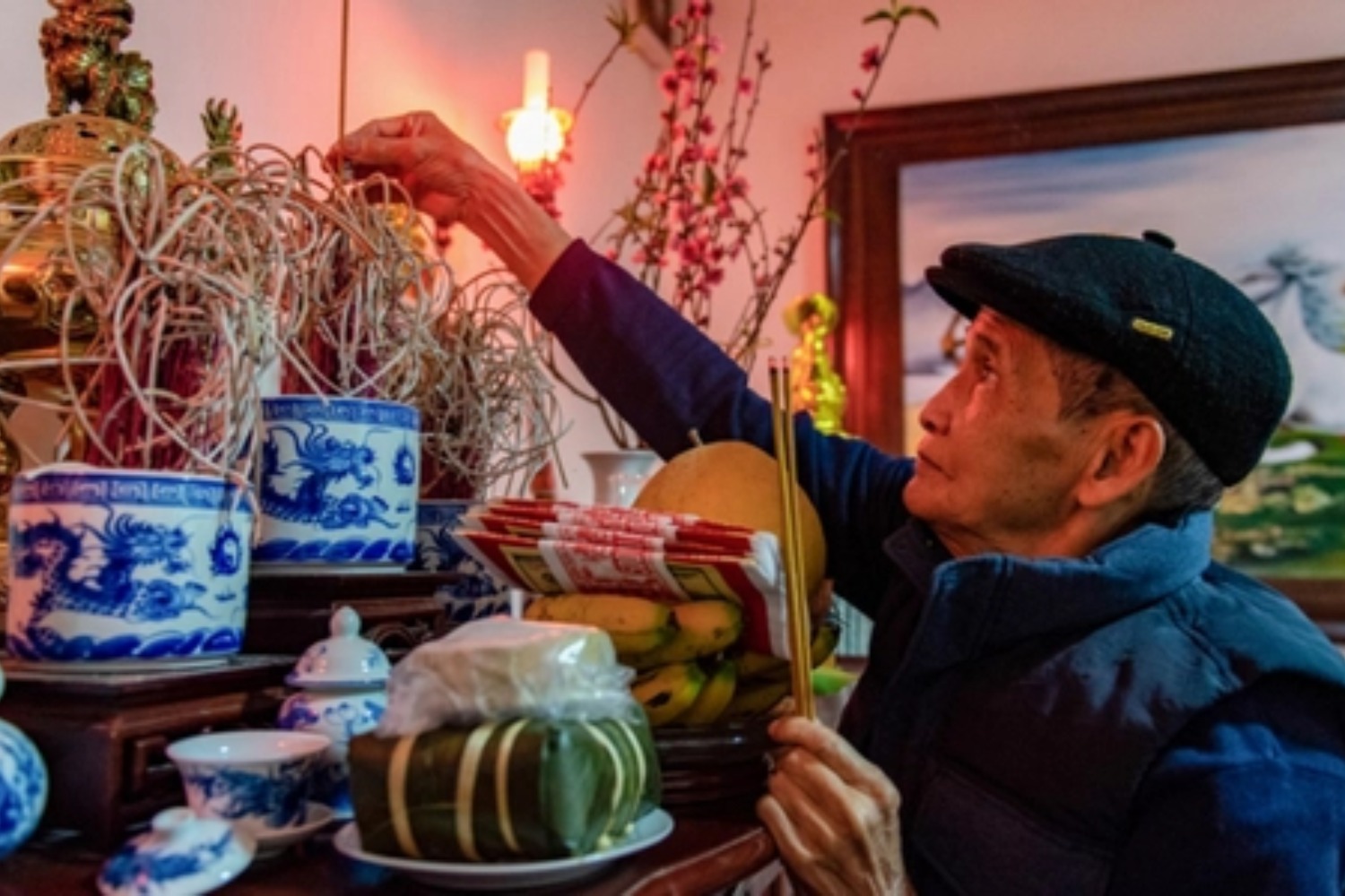 Một bàn thờ sạch sẽ, trang nghiêm không chỉ thể hiện lòng hiếu kính mà còn mang lại bình an, may mắn cho cả gia đình.