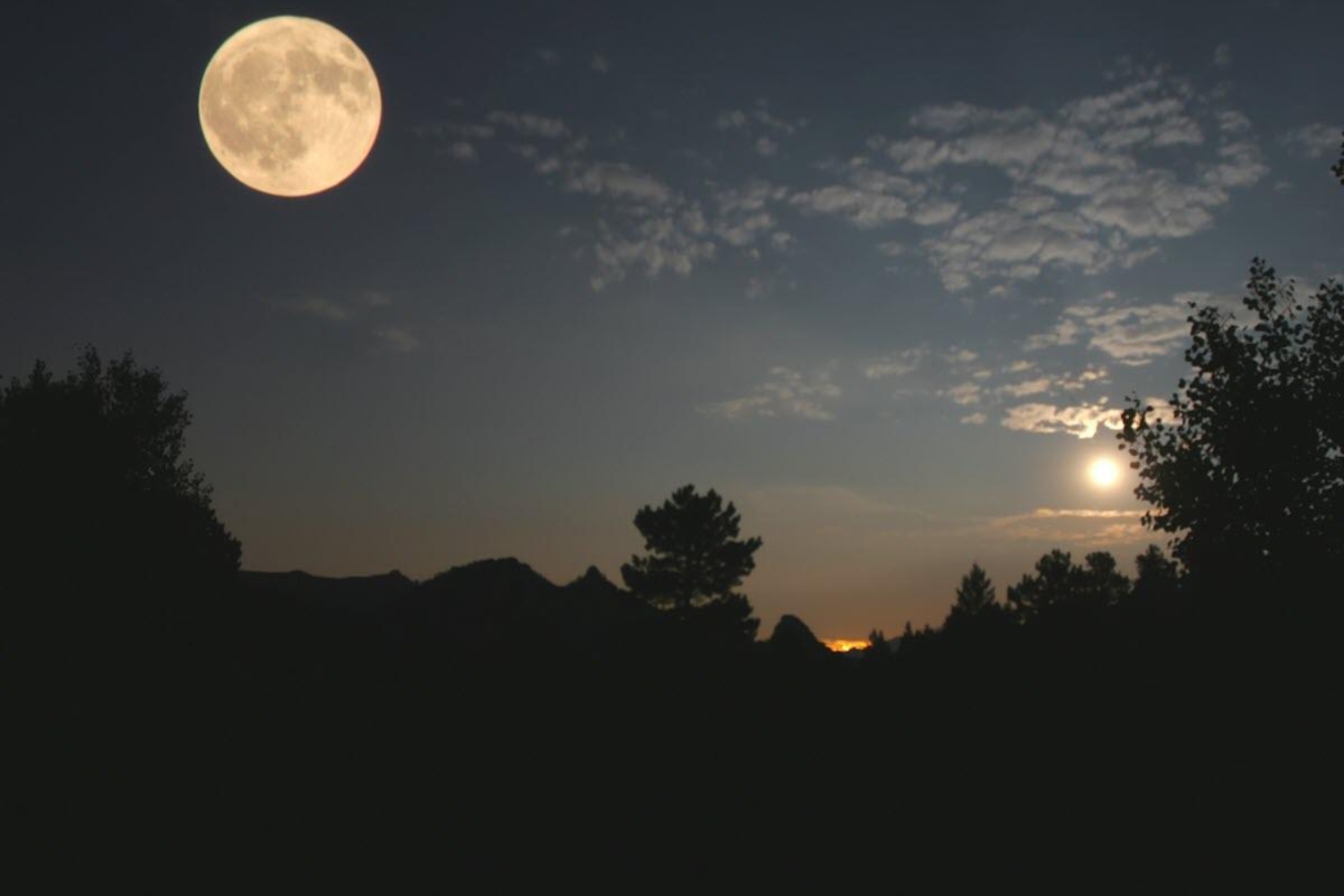 Nên ưu tiên thanh tẩy dưới ánh trăng nếu bề mặt đá dễ xước