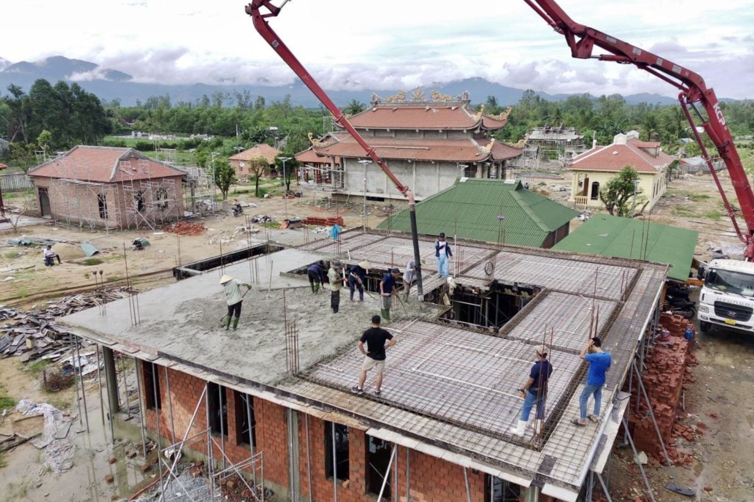 Thời điểm và cách tiến hành cúng đổ mái