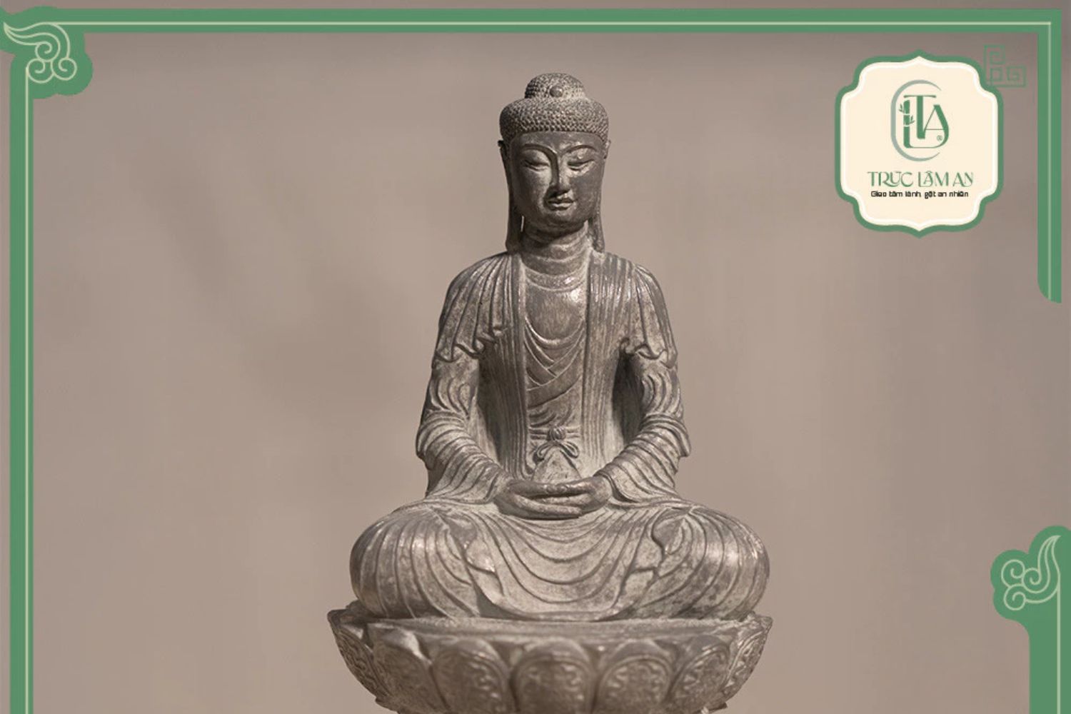 Tượng Phật A Di Đà được chế tác từ đá