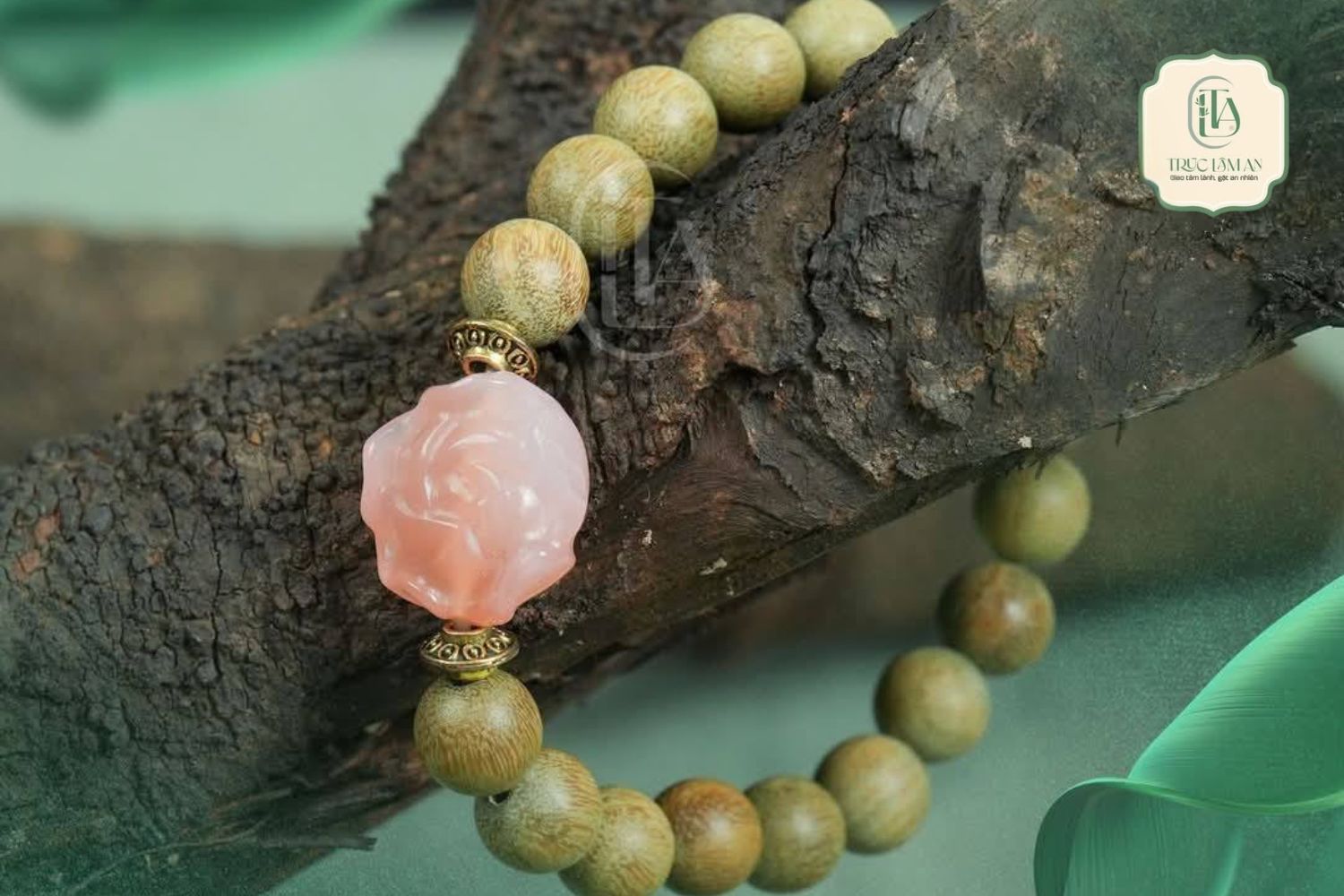 Vòng đeo tay may mắn tình duyên: Đàn hương Mẫu Đơn