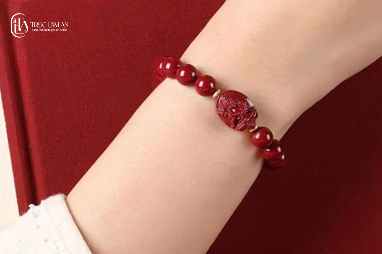 Vòng tay Chu Sa Phật Bản Mệnh, chu sa với kết hợp với charm Phật tương ứng hộ mệnh cho 12 con giáp