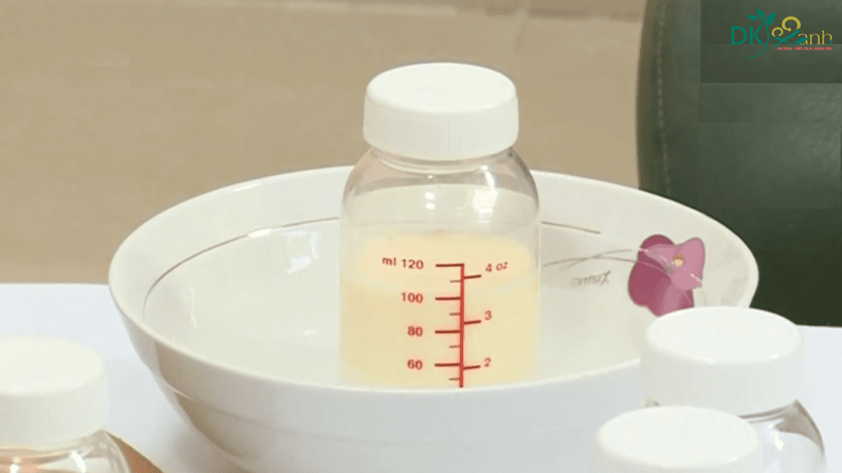 Các mẹ có thể hâm nóng sữa cho bé trước khi dùng