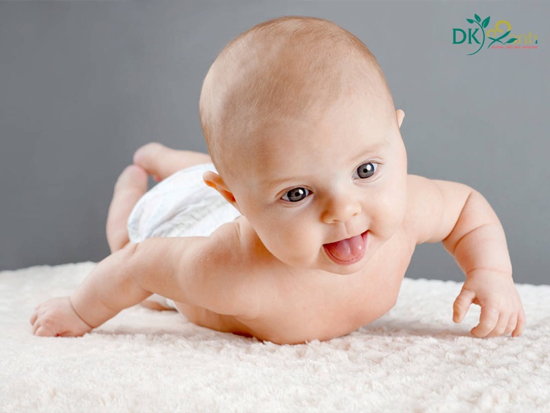 Không được tắm sau khi bé vừa vận động