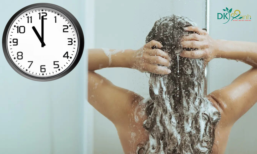 Mẹ không nên tắm quá muộn