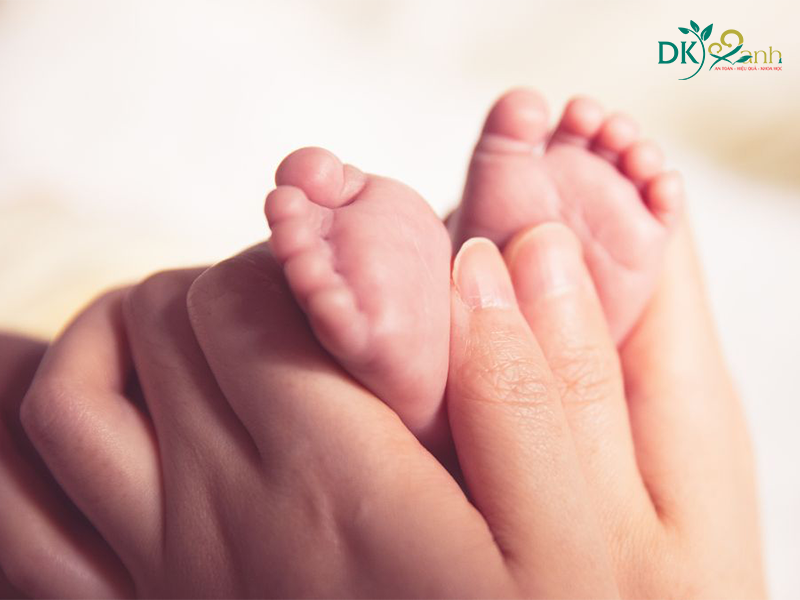 Xoa bóp chân và lòng bàn chân