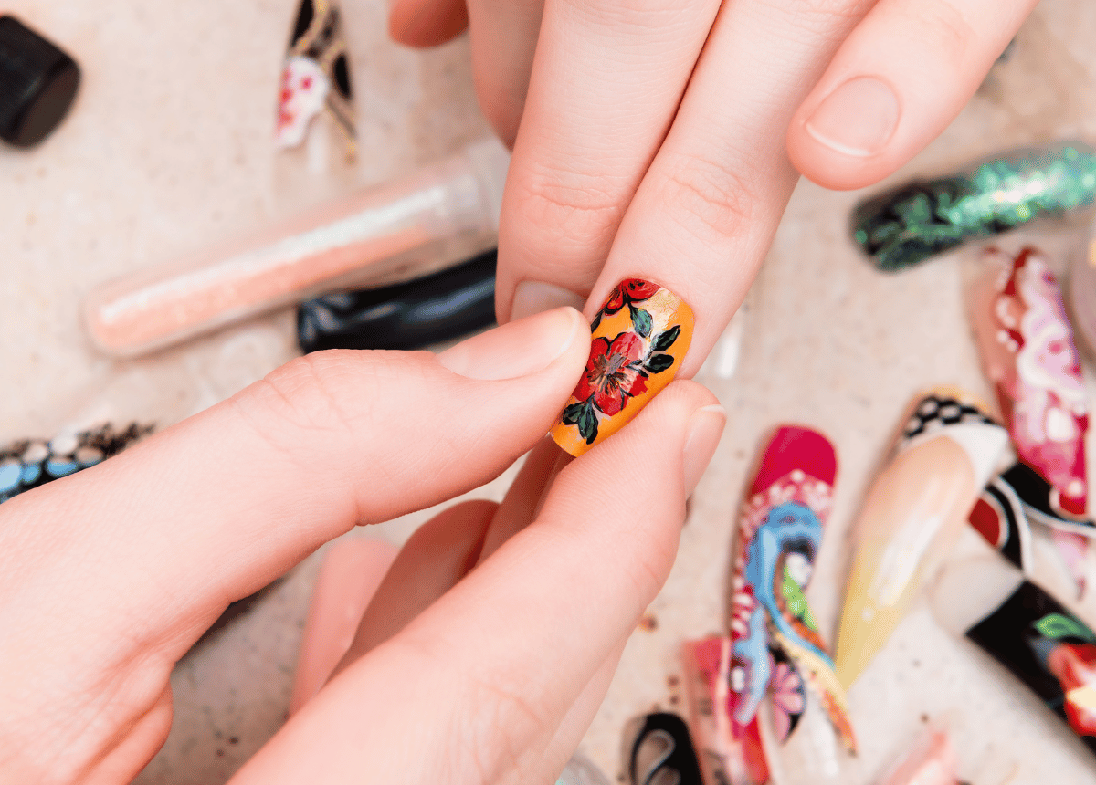 7 Mẹo Dán Móng Siêu Chắc Tại Nhà Cho Bộ Móng Hoàn Hảo