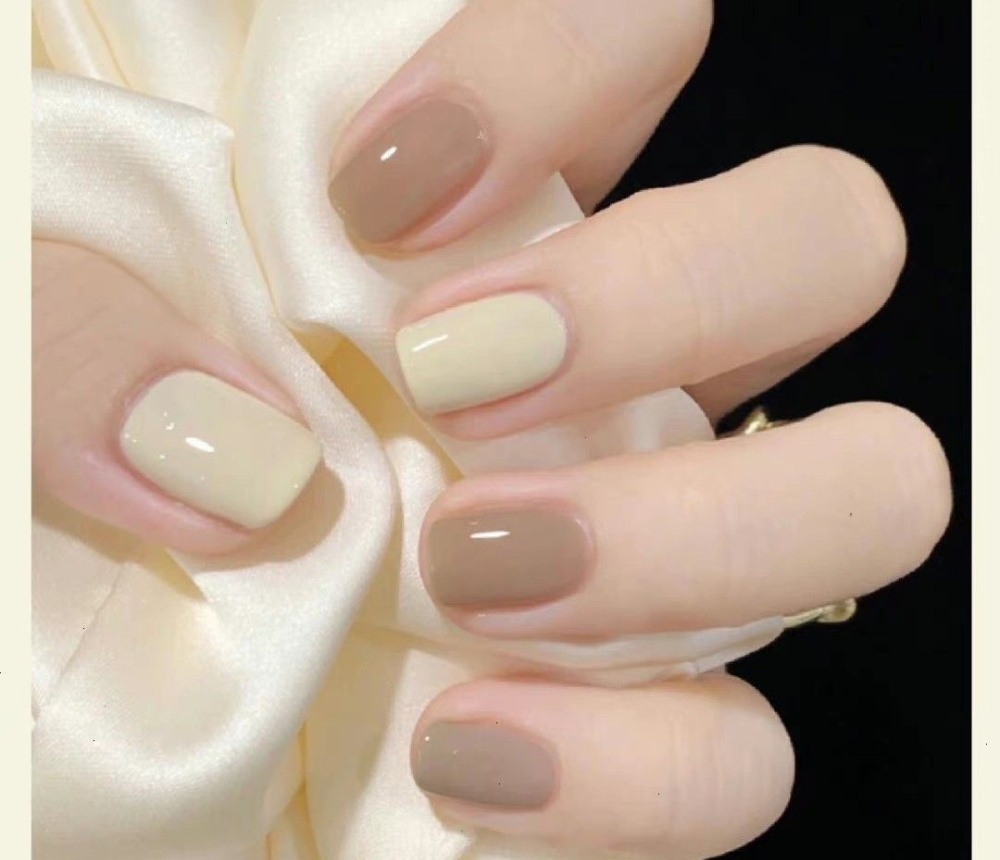 Xu hướng nail màu nude 2025 – Đẹp thời thượng, phù hợp mọi tone da!