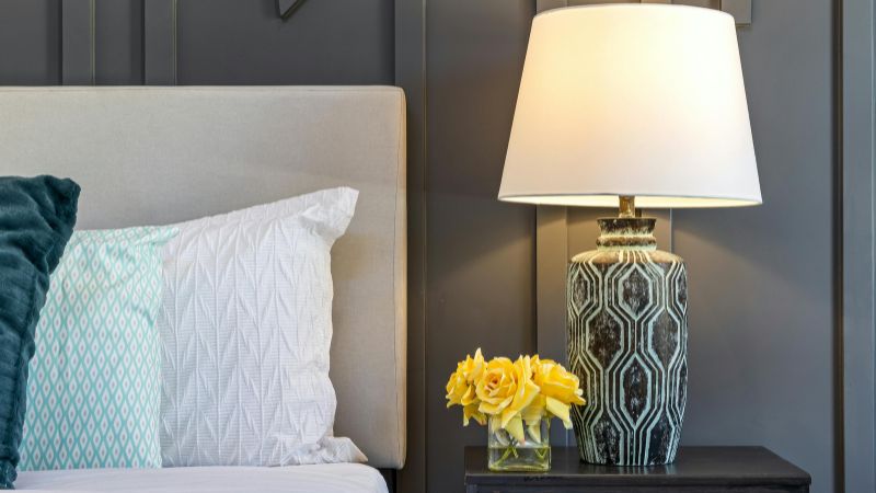 den trang tri dep lam qua tang tan gia nha moi