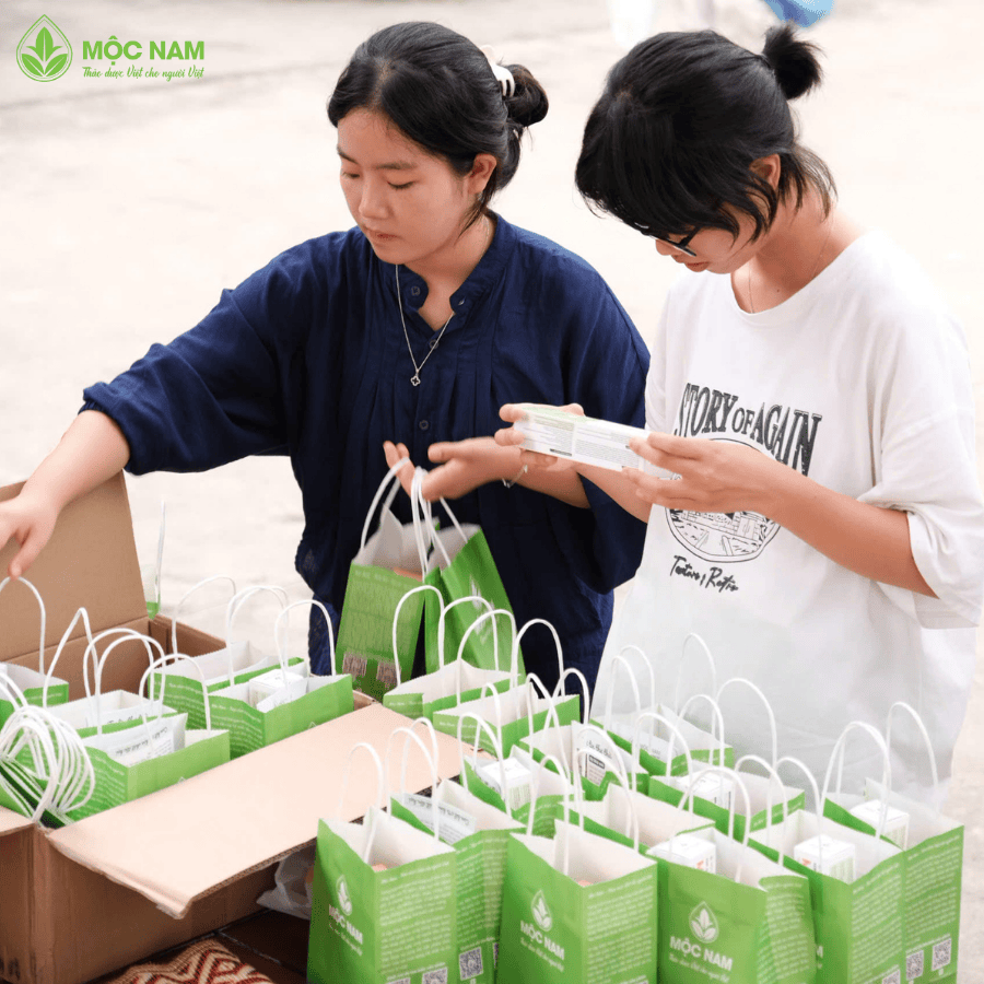 Moc-nam-tang-qua-tre-em