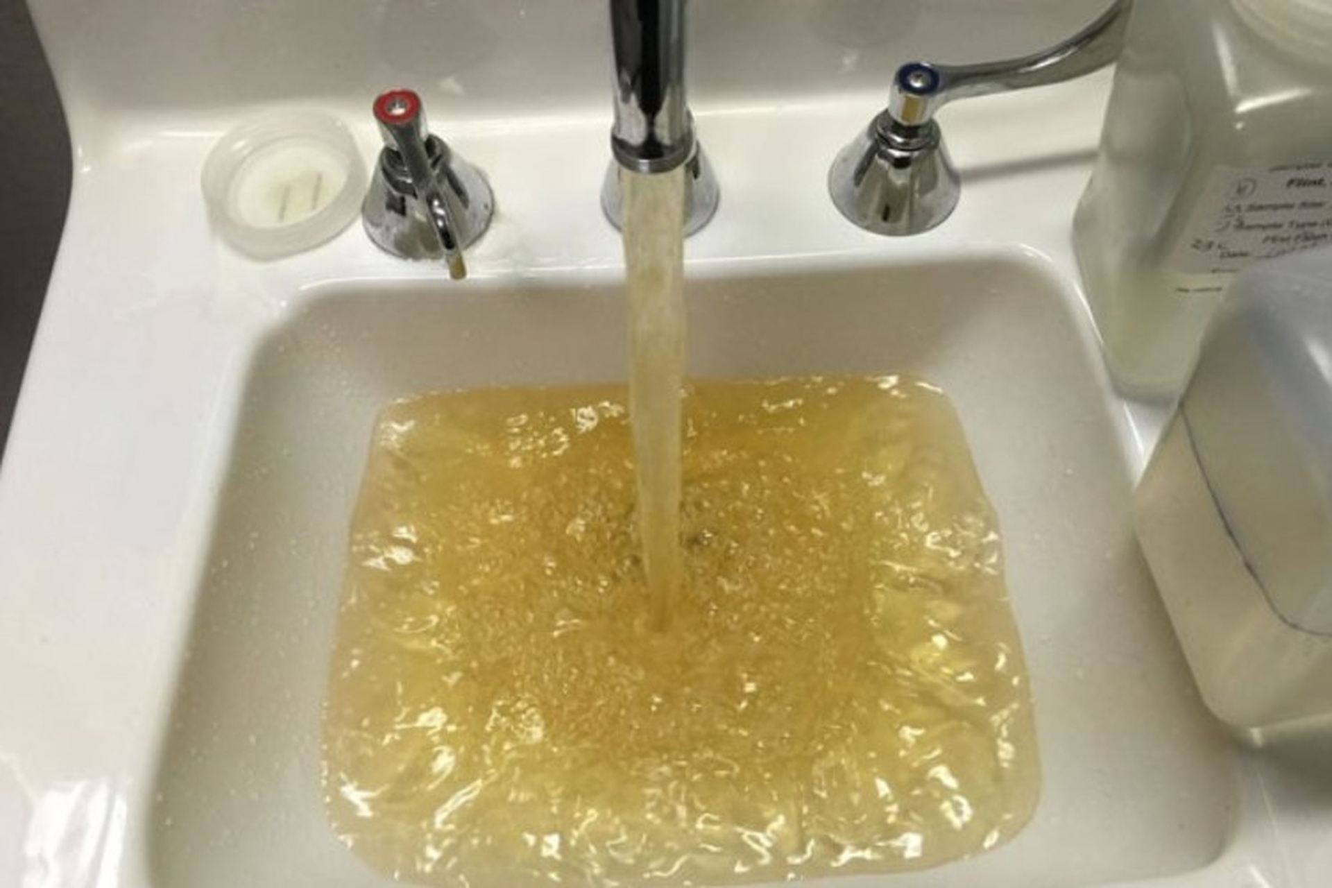 Nước sinh hoạt chưa được xử lý