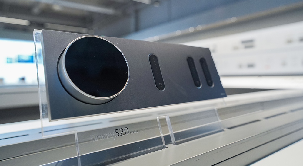 noi ban cong t ac o cam simon s20 chinh hang