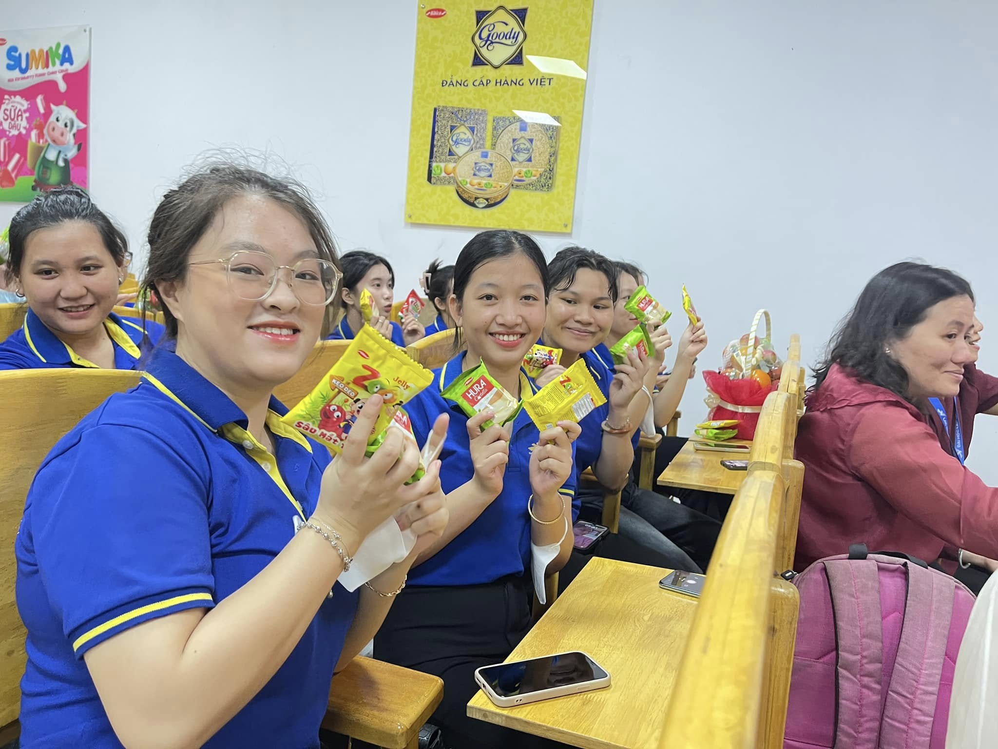 Khám Phá Thế Giới Bánh Kẹo Cùng Bibica Biên Hòa và Sinh Viên Đại học Lạc Hồng