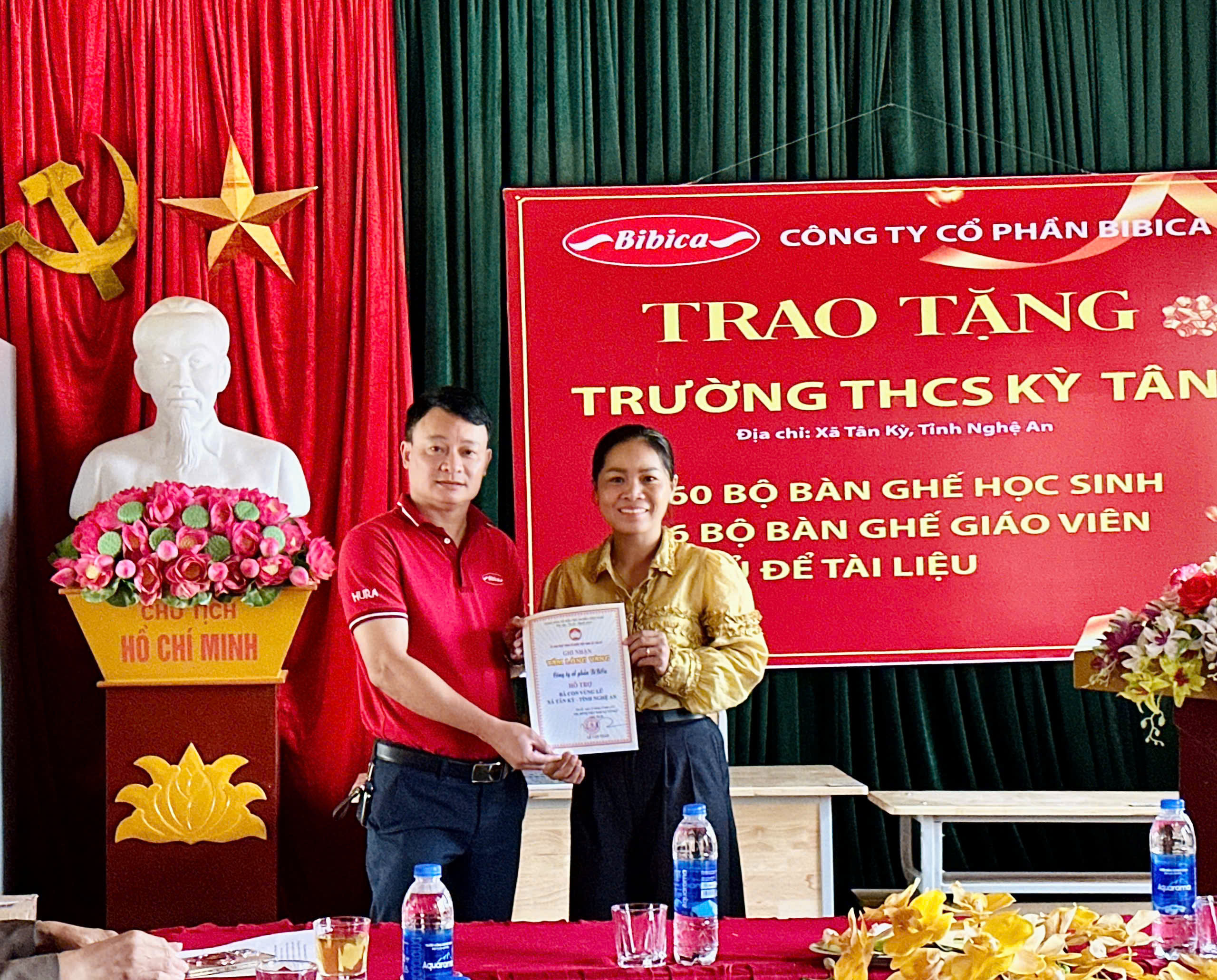 Bibica đồng hành cùng thầy trò vùng lũ: những món quà thiết thực tiếp sức Trường THCS Kỳ Tân