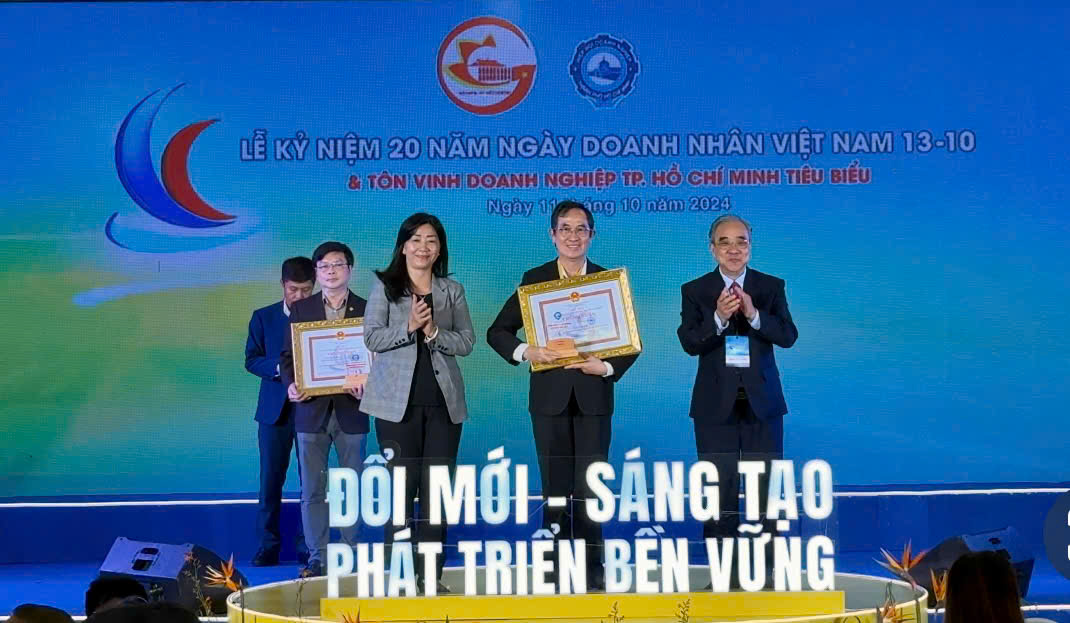 Ông Nguyễn Quốc Hoàng, Tổng Giám đốc Công ty CP Bibica, cũng vinh dự được trao tặng danh hiệu "Doanh nhân tiêu biểu TP.HCM" năm 2024
