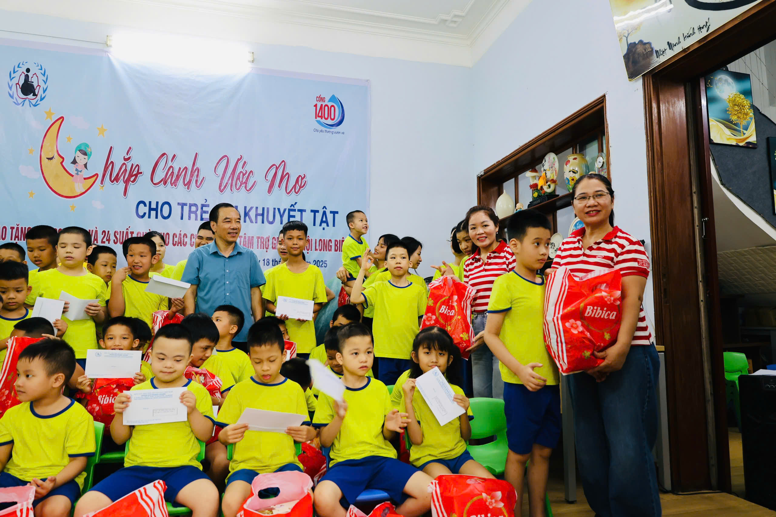 Bibica Chắp Cánh Ước Mơ Cho Trẻ Khuyết Tật Tại Long Biên