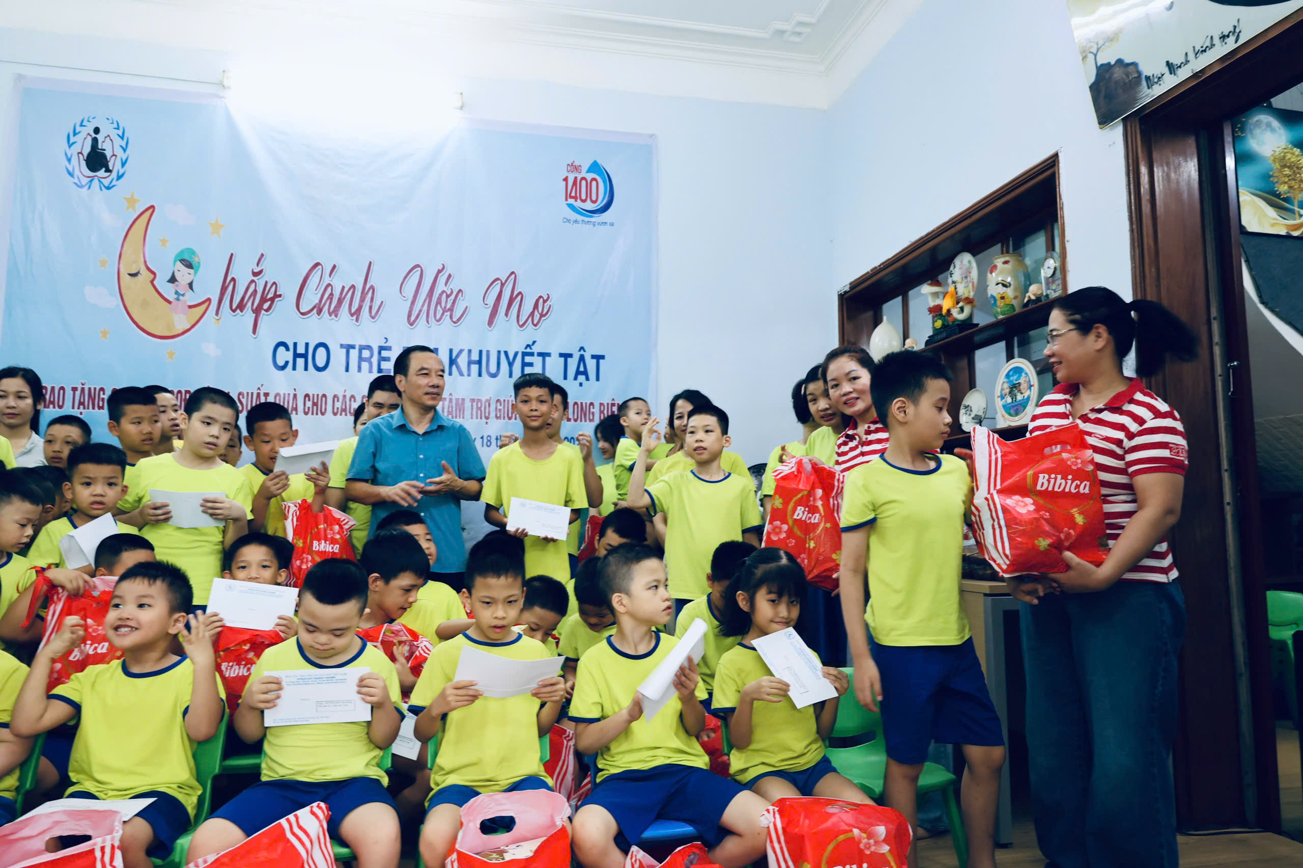 Bibica Chắp Cánh Ước Mơ Cho Trẻ Khuyết Tật Tại Long Biên