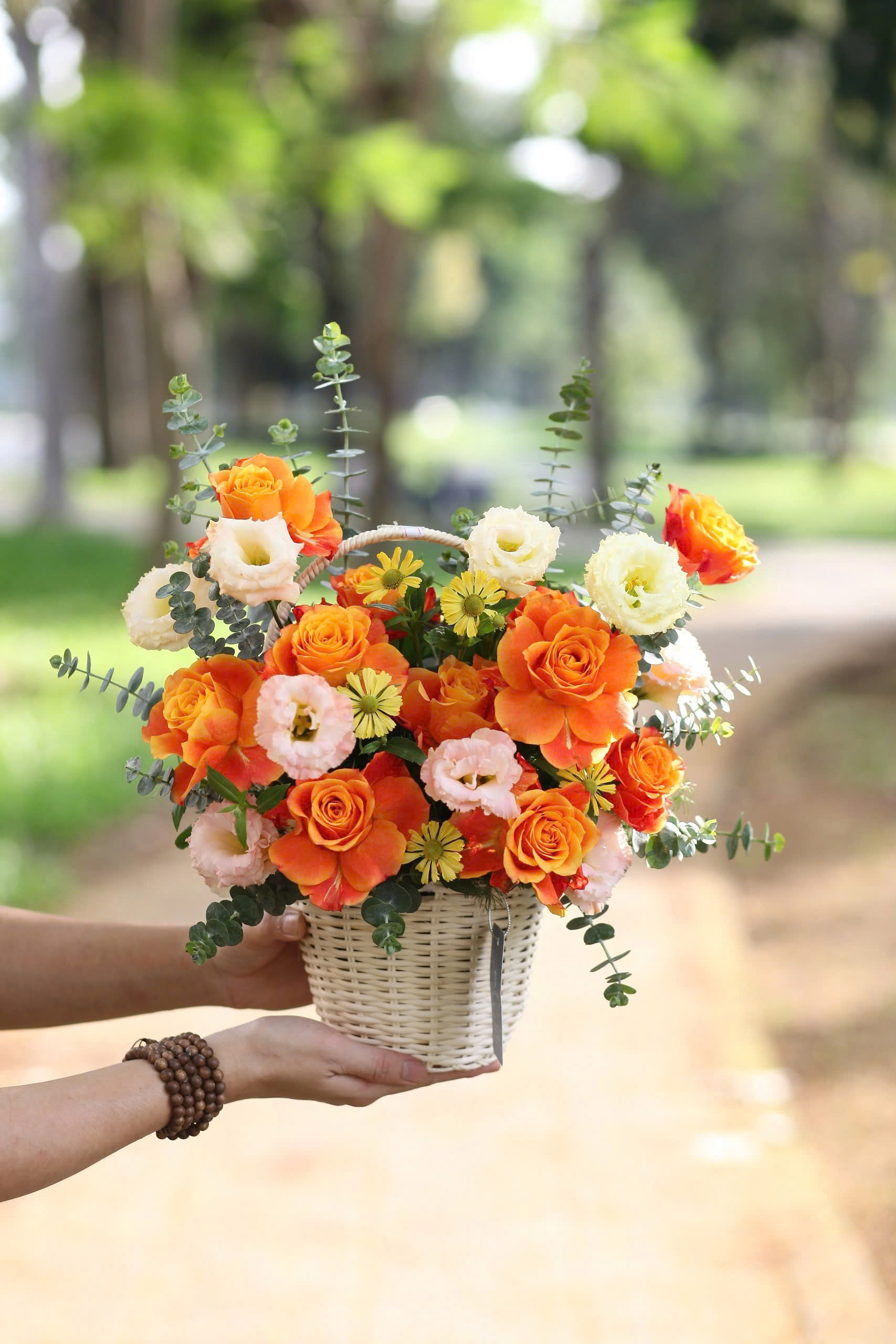 Mẫu giỏ hoa HG15 tặng thầy cô nhân ngày 20/11 ý nghĩa | Yvoire Flowers