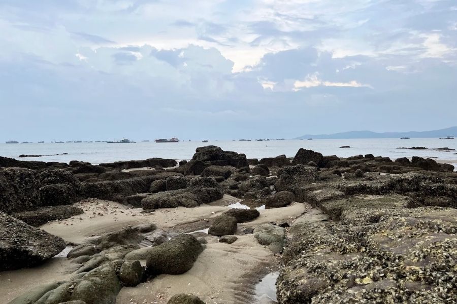 Kinh nghiệm du lịch bãi Đá Đen Quảng Ninh