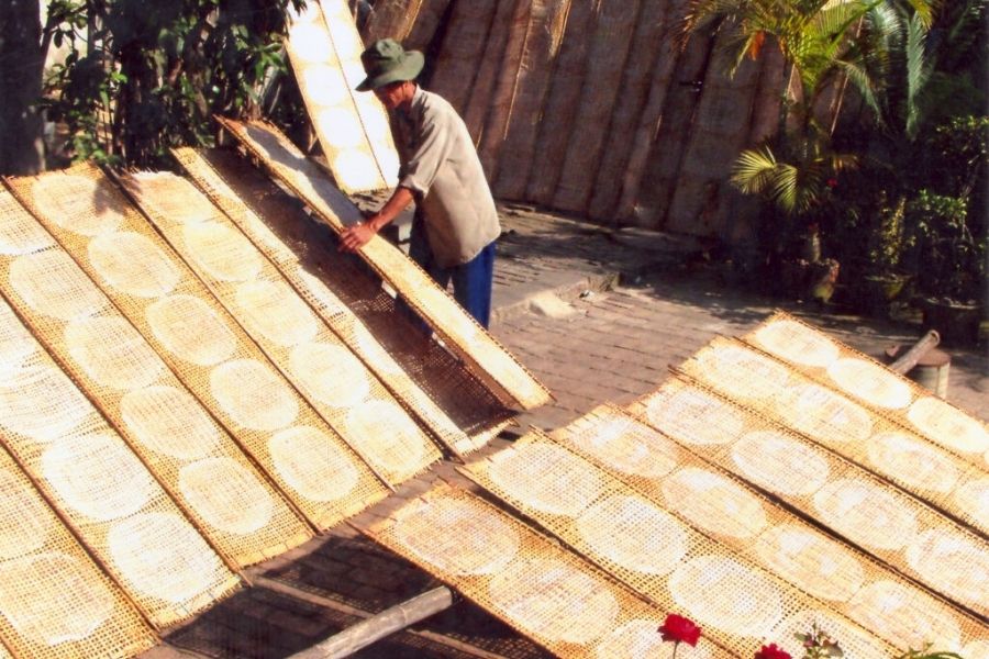 Làng nghề làm bánh tráng Hòa Đa tại Phú Yên