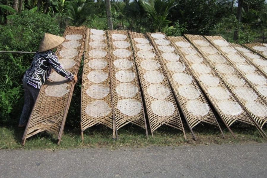 Làng nghề làm bánh tráng Hòa Đa tại Phú Yên