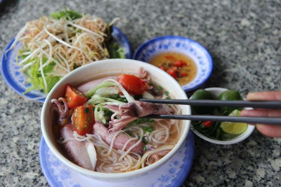 Đặc sản bún mực Phú Yên
