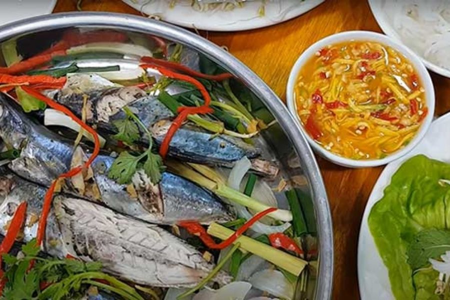 Đặc sản cá nục hấp Phú Yên