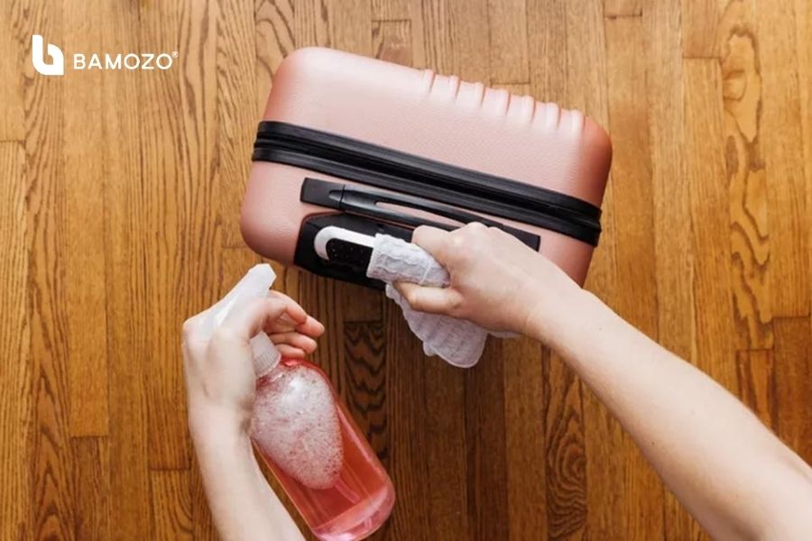 Cách vệ sinh vali kéo nhựa