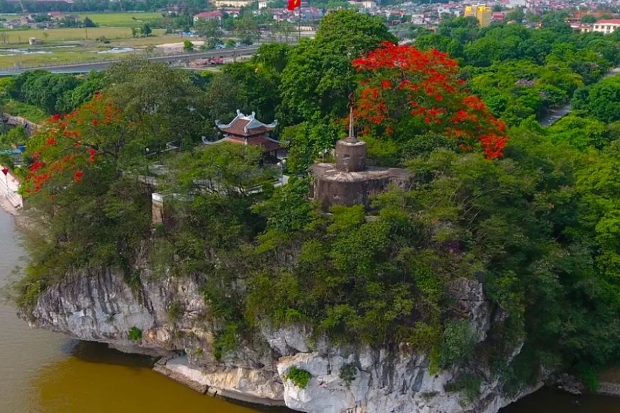 Chùa Non Nước Ninh Bình nằm trên đỉnh núi Non Nước