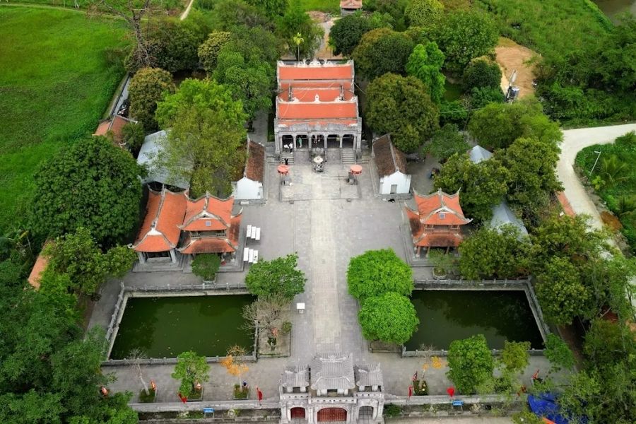 Quang cảnh đền Thái Vi