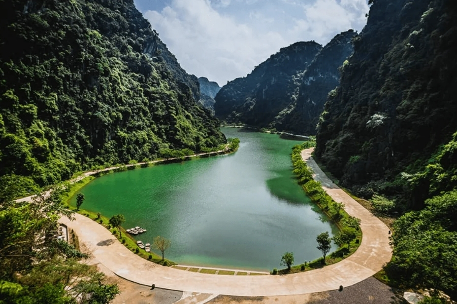 Du lịch Ninh Bình - động Am Tiên