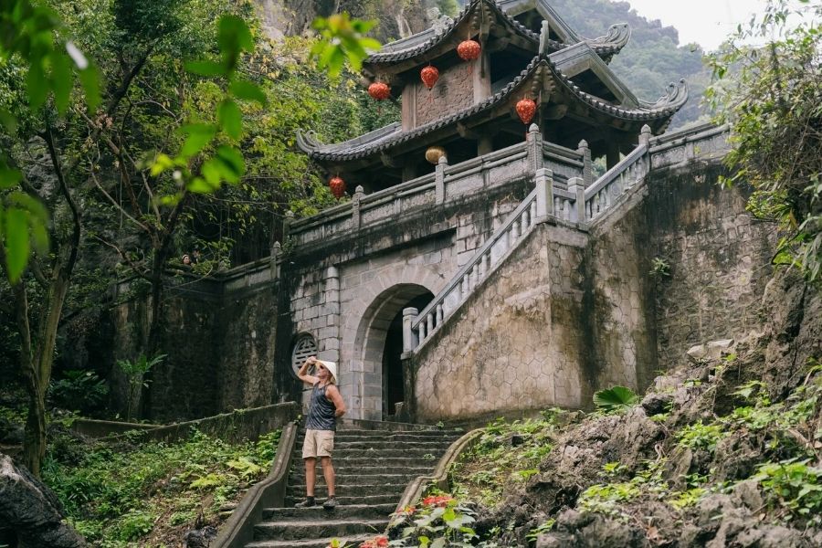 Bức tường thành trong động Am Tiên