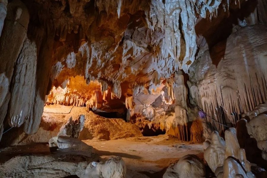 Động Vái Giời ở Thung Nham