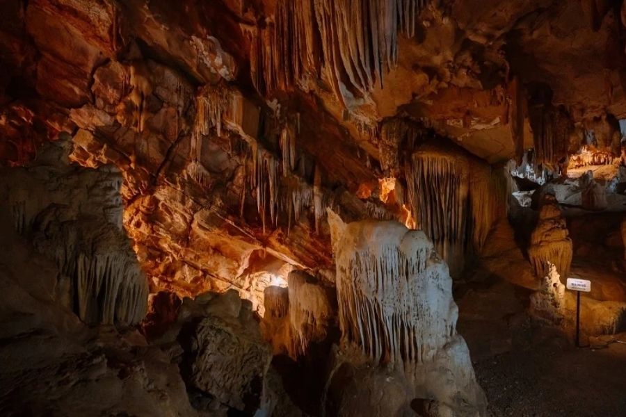 Động Vái Giời ở Thung Nham