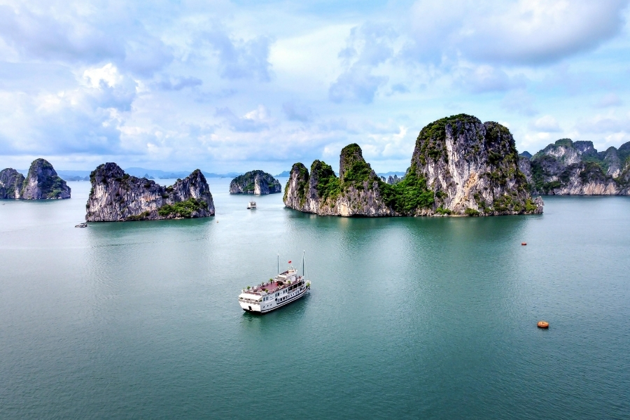 Ngắm nhìn kỳ quan thiên nhiên thế giới vịnh Hạ Long