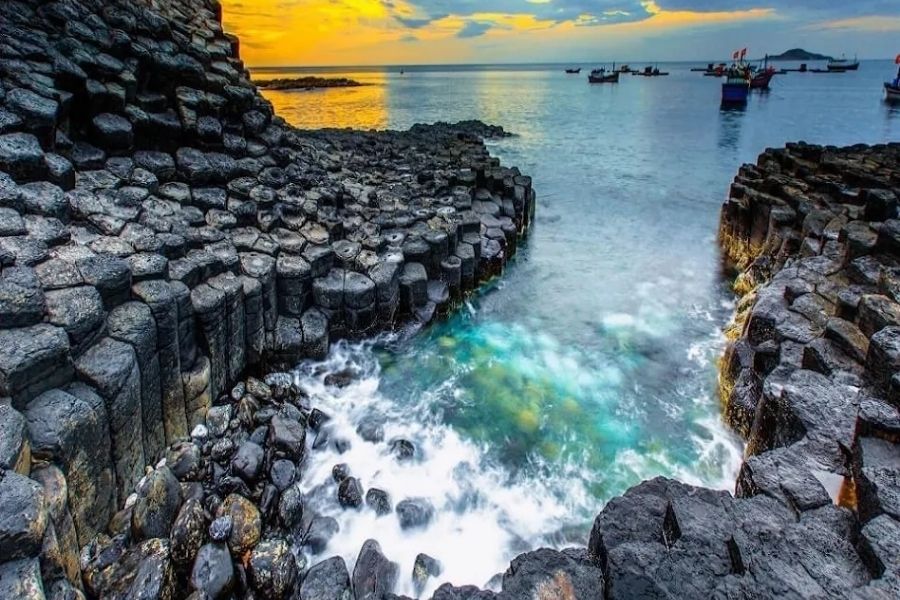 Gành Đá Đĩa Phú Yên