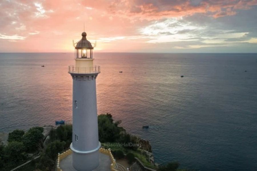 Đón bình minh tại hải đăng Mũi Điện