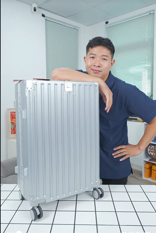 Tiktoker Hải Chiều review vali Bamozo