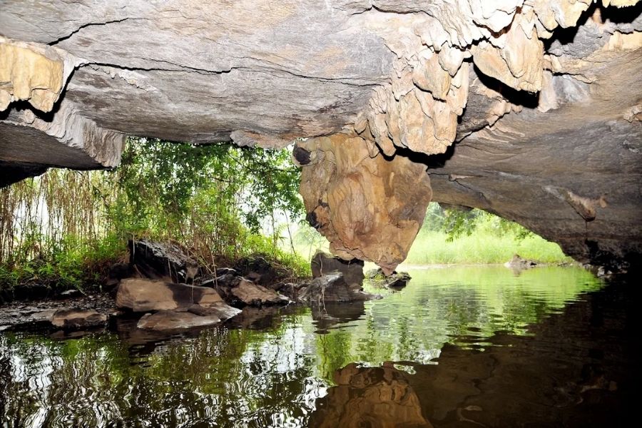 Hang Bụt Thung Nham Ninh Bình