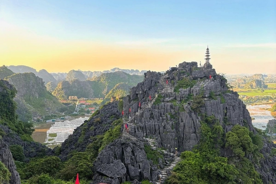 Toàn cảnh Hang Múa - Ninh Bình từ trên cao