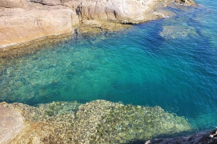 Khám phá vẻ đẹp siêu thực của hồ vô cực Cù lao Mái Nhà