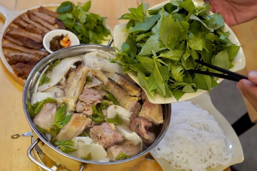 Địa chỉ ăn lẩu gà lá é ngon tại Phú Yên
