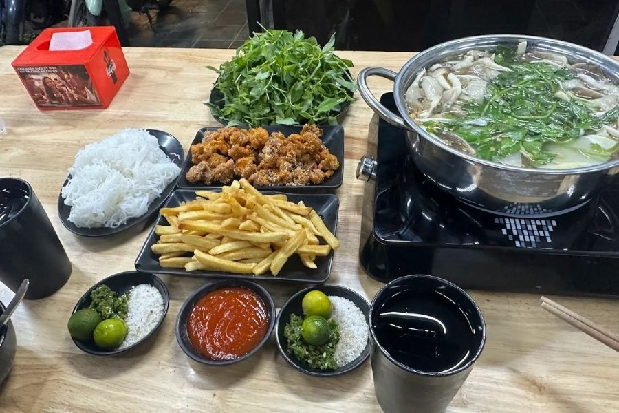 Quán lẩu gà lá é ngon khu vực Long Biên Hà Nội