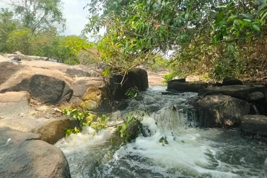 Tắm suối Mơ Đa Lộc