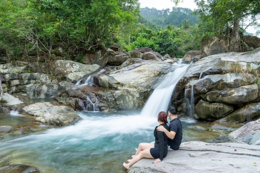 Check-in cảnh đẹp thác Khe Vằn