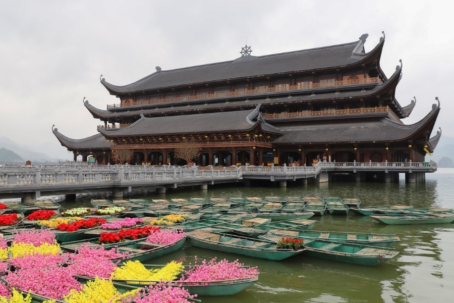 Du lịch tâm linh đầu năm ở chùa Tam Chúc