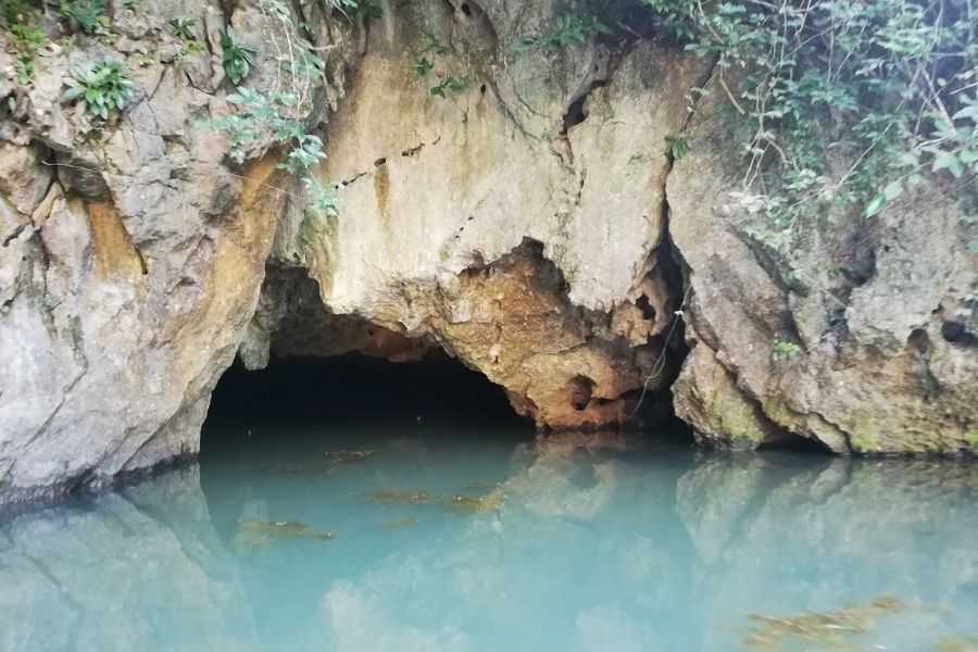 Các hang động ở Thung Nắng