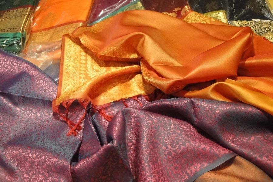 Hướng dẫn cách chăm sóc vải gấm đúng cách